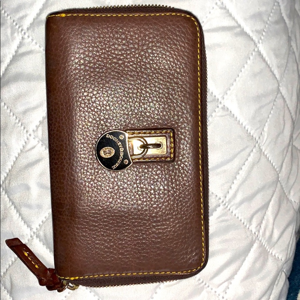 Dooney & Bourke Wallet. Brown.